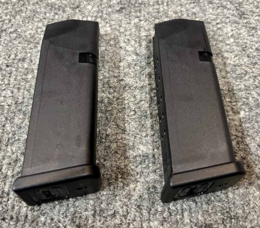 Glock 23 G23 40 S&W mint low miles night sights two mags case-img-16