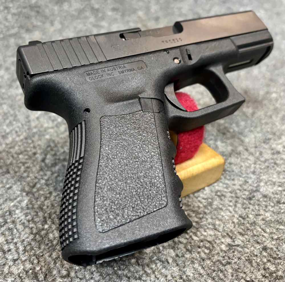 Glock 23 G23 40 S&W mint low miles night sights two mags case-img-2