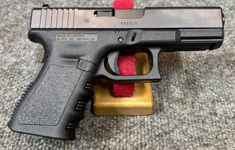Glock 23 G23 40 S&W mint low miles night sights two mags case-img-1