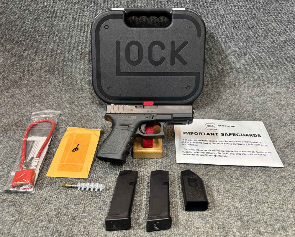 Glock 23 G23 40 S&W mint low miles night sights two mags case-img-0