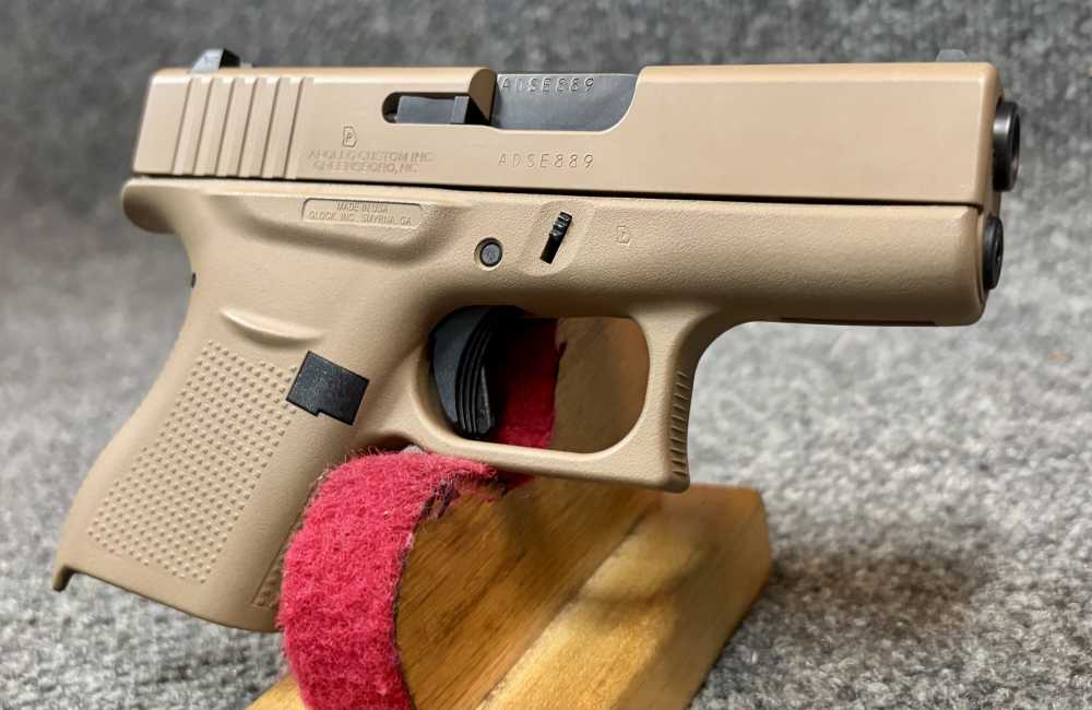 Glock 43 G43 9mm FDE unfired with 3 mags, case and accessories -img-3