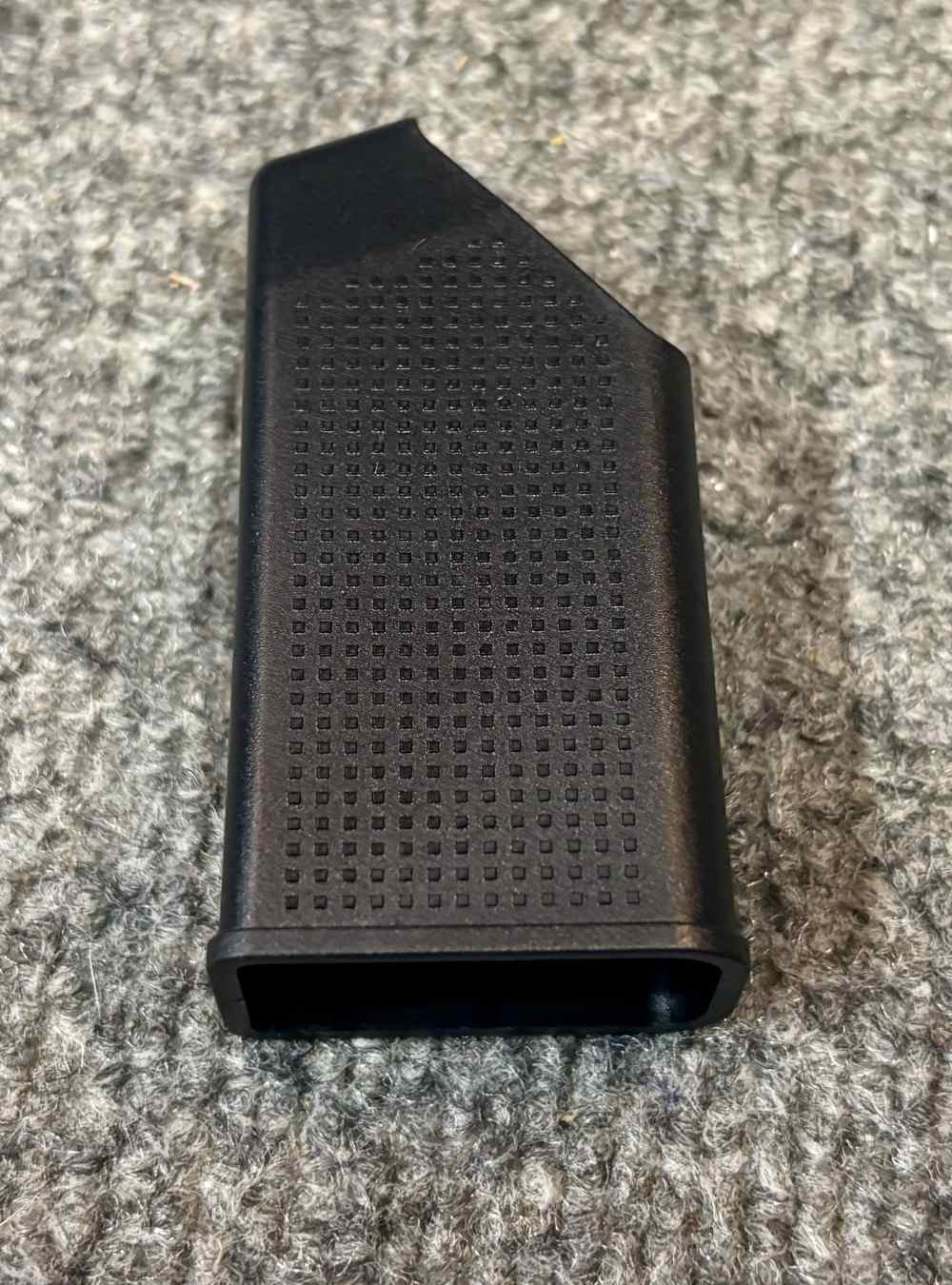 Glock 43 G43 9mm FDE unfired with 3 mags, case and accessories -img-17