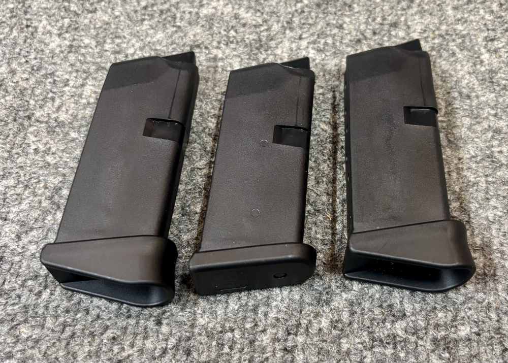 Glock 43 G43 9mm FDE unfired with 3 mags, case and accessories -img-16
