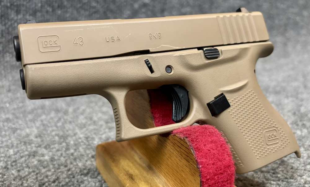 Glock 43 G43 9mm FDE unfired with 3 mags, case and accessories -img-6