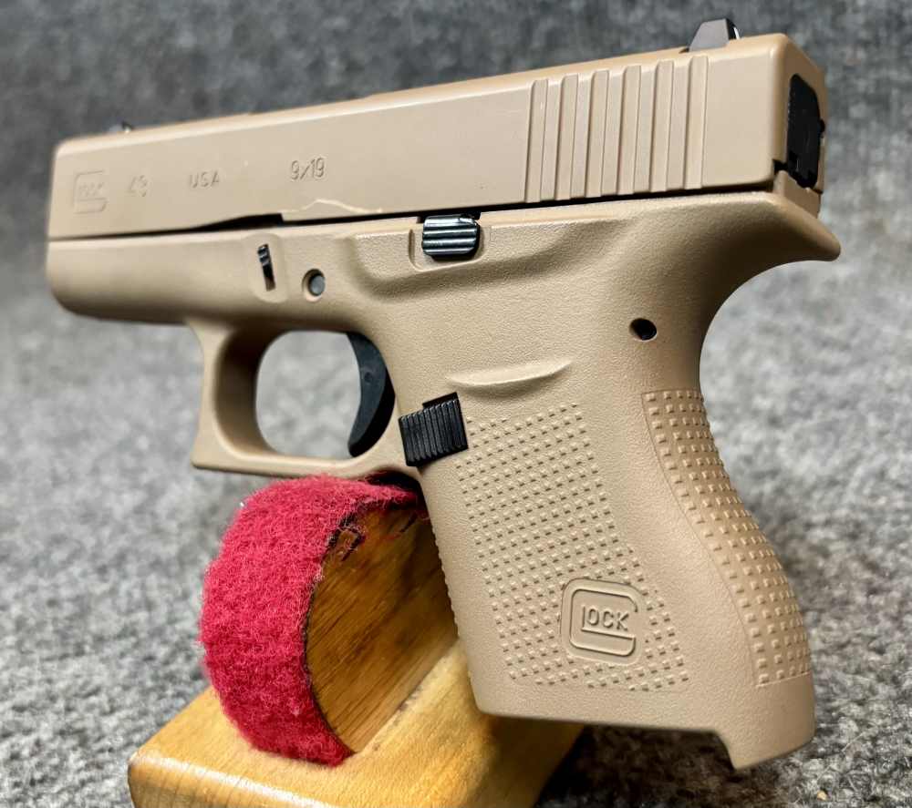Glock 43 G43 9mm FDE unfired with 3 mags, case and accessories -img-5