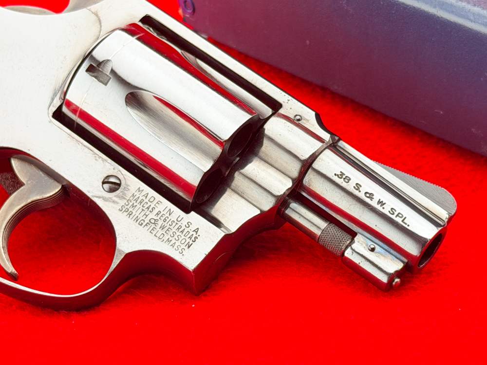 1958 Smith & Wesson Model 36 Chiefs Special 1.87" Blued .38 Spl w/ Box-img-10