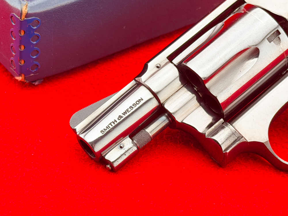 1958 Smith & Wesson Model 36 Chiefs Special 1.87" Blued .38 Spl w/ Box-img-3
