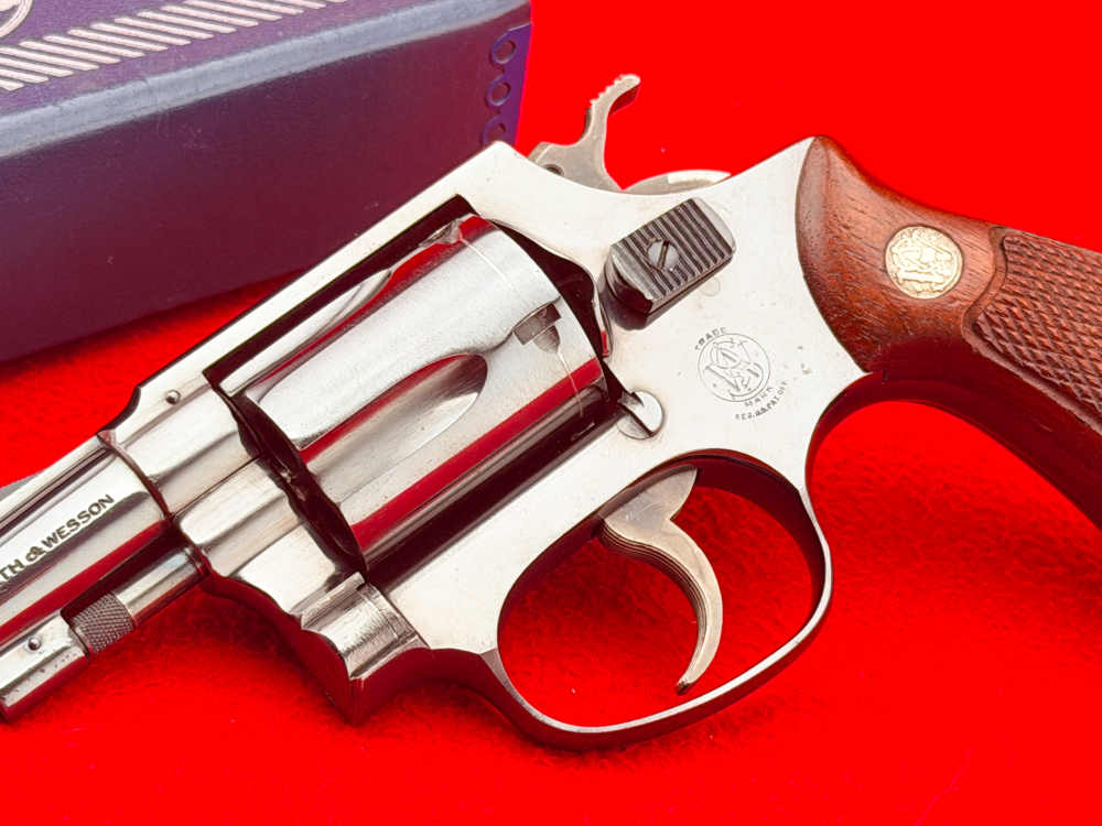 1958 Smith & Wesson Model 36 Chiefs Special 1.87" Blued .38 Spl w/ Box-img-6