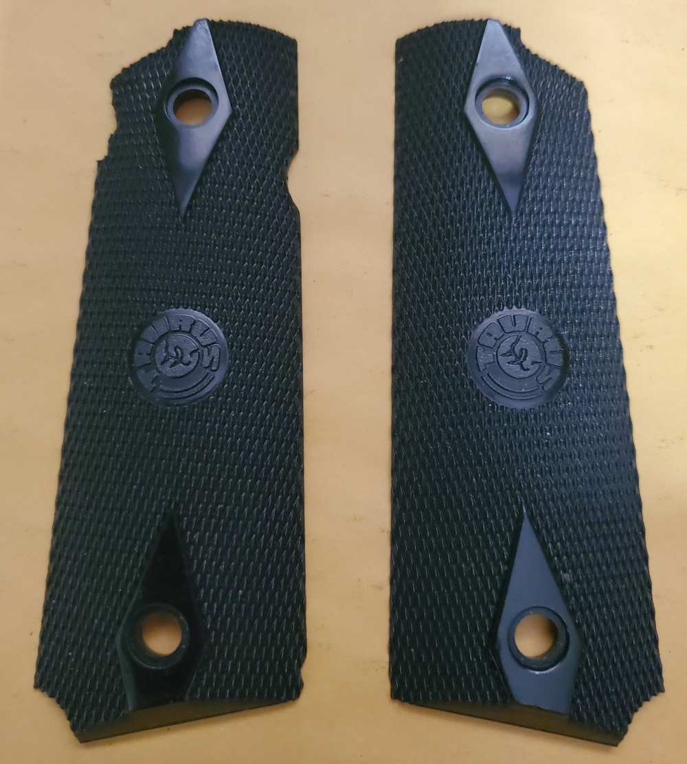 Taurus 1911 Black Plastic Standard Grip Set-img-0