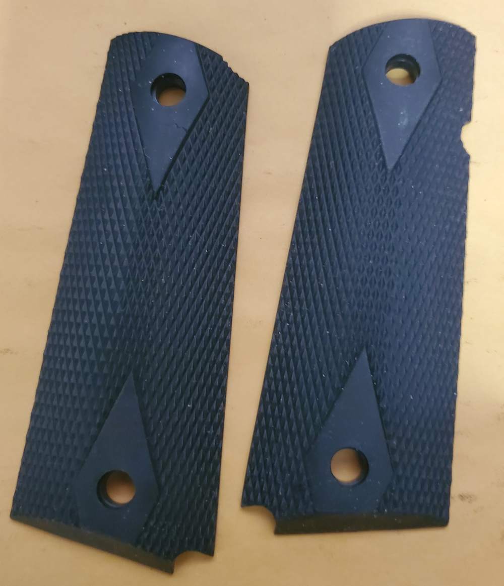 Colt 1911 Black Rubber Standard Grip Set NEW-img-0