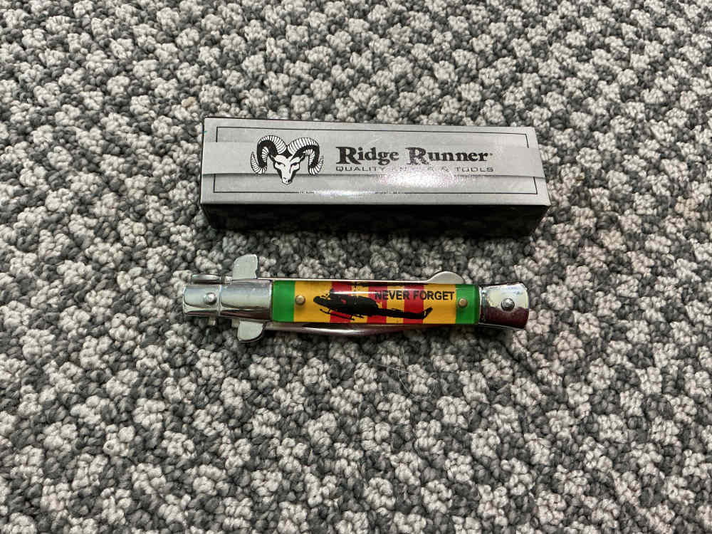 Ridge Runner “Never Forget” Vietnam UH1 Huey Commemorative Knife-img-0