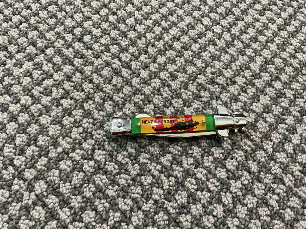 Ridge Runner “Never Forget” Vietnam UH1 Huey Commemorative Knife-img-1