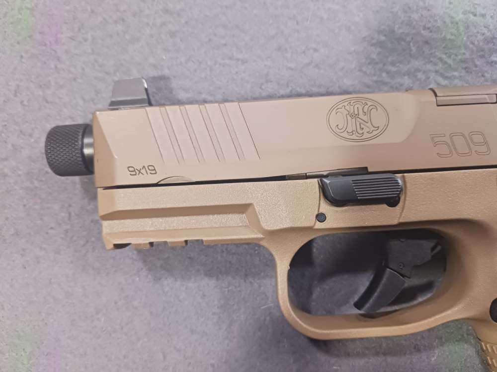 FN 509 COMPACT TACTICAL 9MM 3-MAGS FDE SEMI AUTO PISTOL USED-img-4