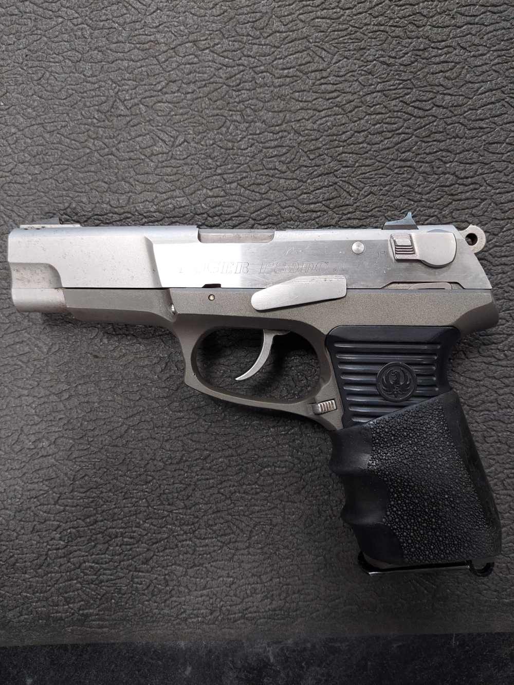 Ruger P-89DC 9 mm Stainless, great condition-img-1