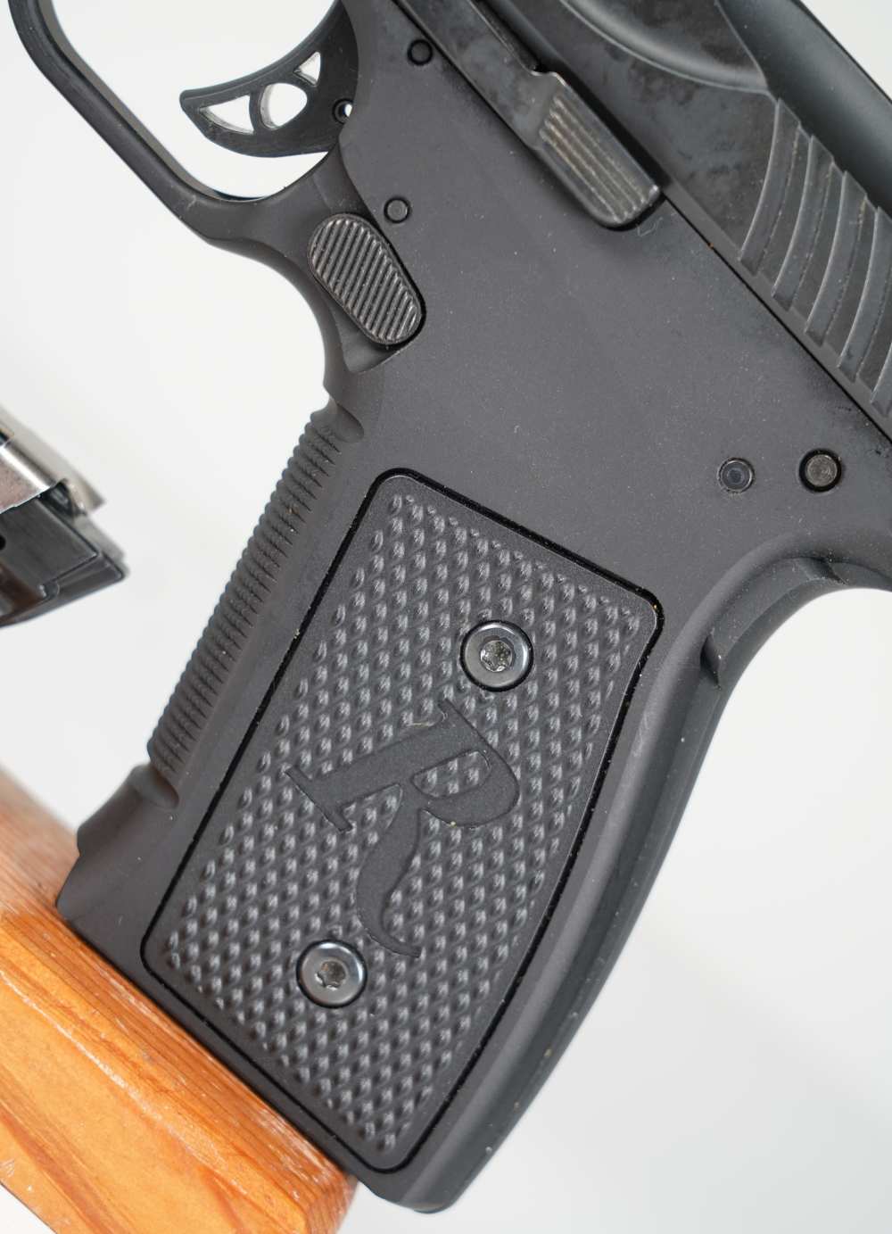 Remington R51 9mm with factory box and 2 mags *USED*-img-5