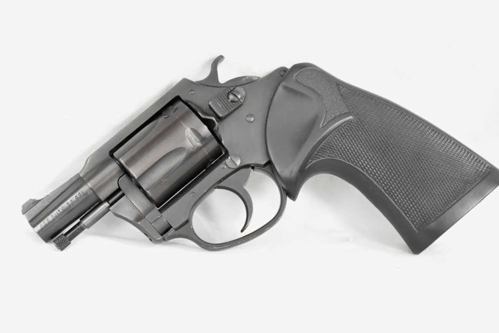 Charter Arms Off Duty .38 SPL Revolver in excellent condition -img-1