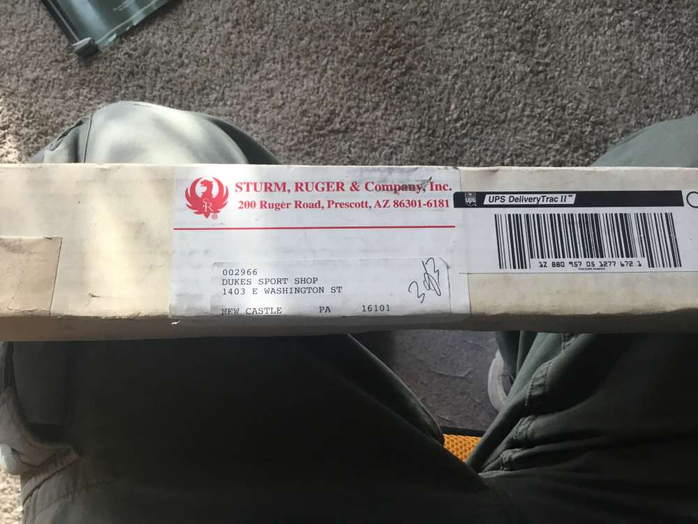 3 Vintage Ruger posters with original 09/95 dated Ruger shipping box-img-1