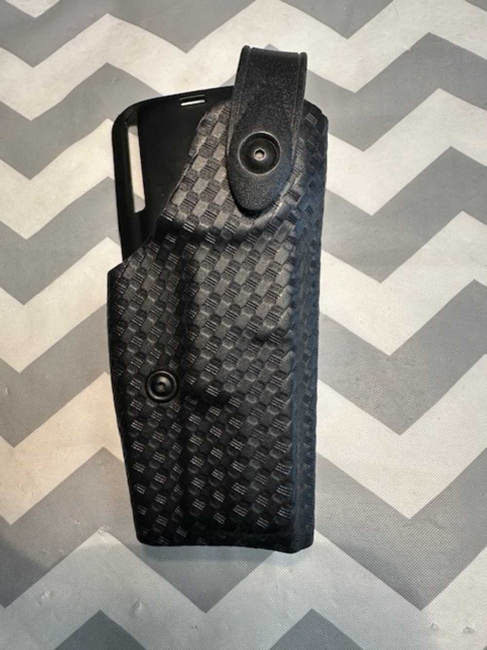 Safariland Kydex right hand holster for S & W MP  9mm or .40 cal, used -img-0