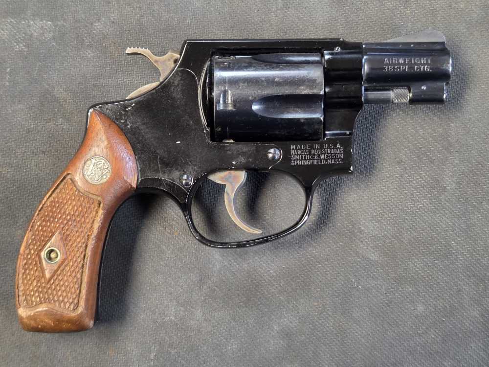 Smith & Wesson Model 37 Air weight .38 special No Dash 1960's-img-1