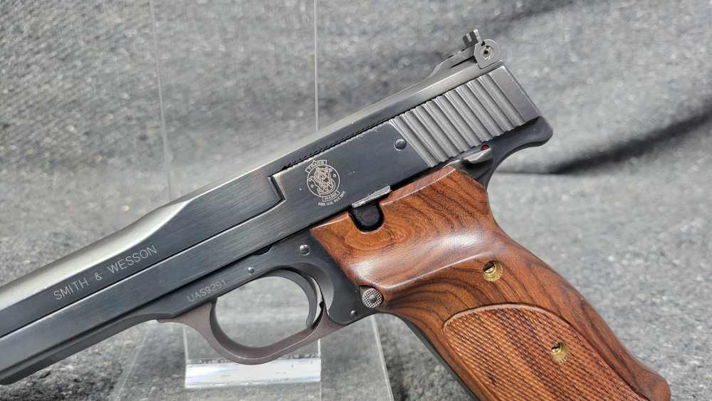 Smith & Wesson Mdl. 41 Cal .22LR. Great target pistol! TAKE A SHOT!-img-2