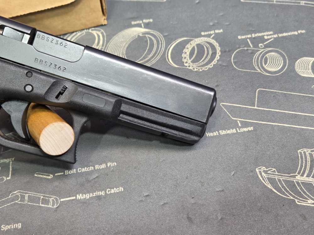 Glock 22 Gen 4 .40 S&W Semi-Automatic Pistol No Sights-img-12
