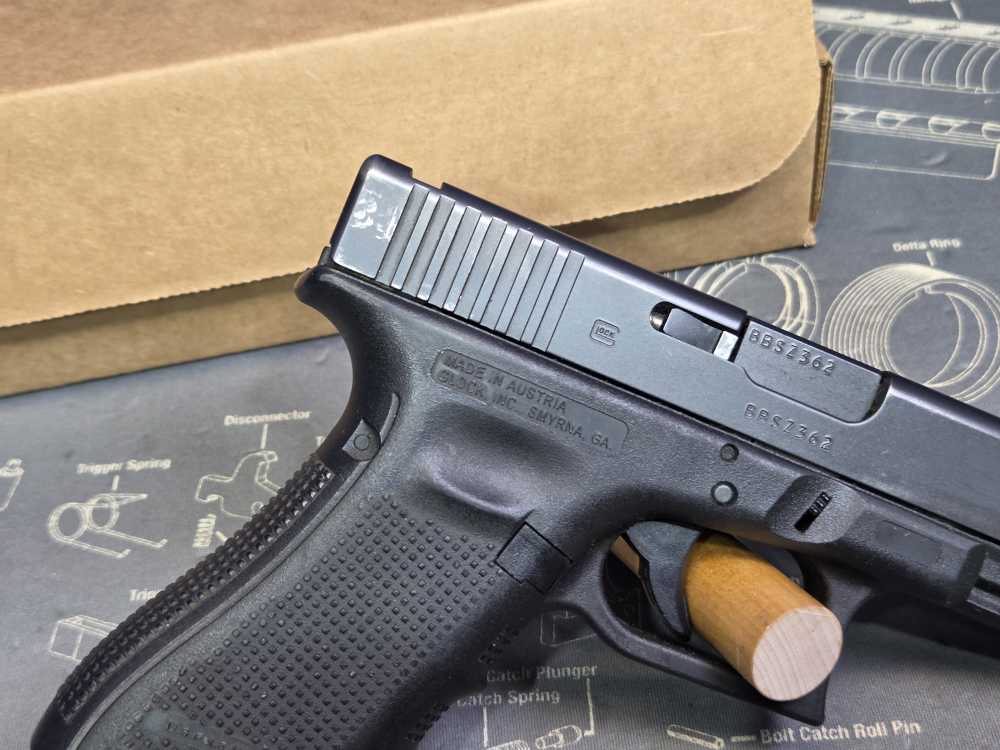 Glock 22 Gen 4 .40 S&W Semi-Automatic Pistol No Sights-img-10