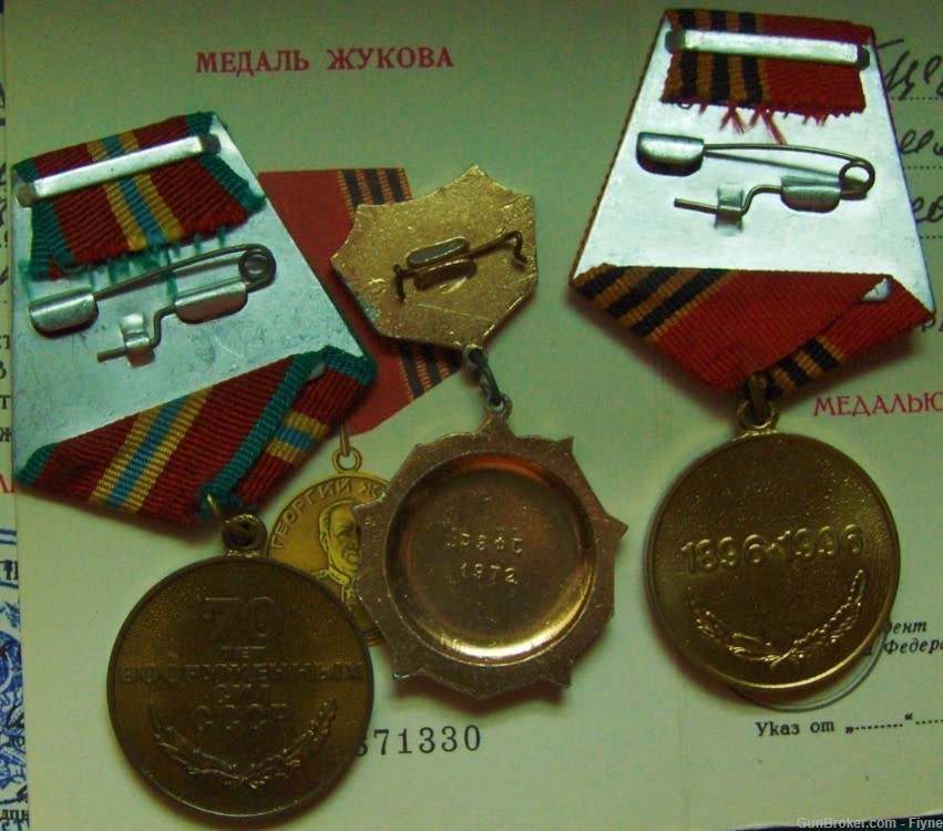 3 Soviet era medals awarded to colonel (ret.) - veteran of WWII-img-2