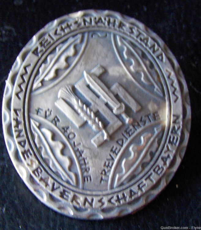 German WWII era Unknown Badge with  swastika  REPRODUCTION-img-0