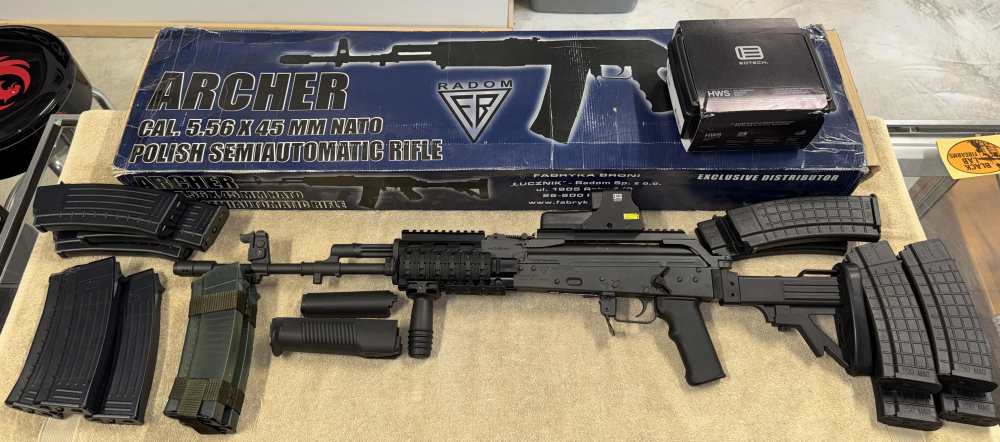RARE 2013 FB Radom Archer 5.56 Polish Military Kit EOTech Box 14 Mags-img-0