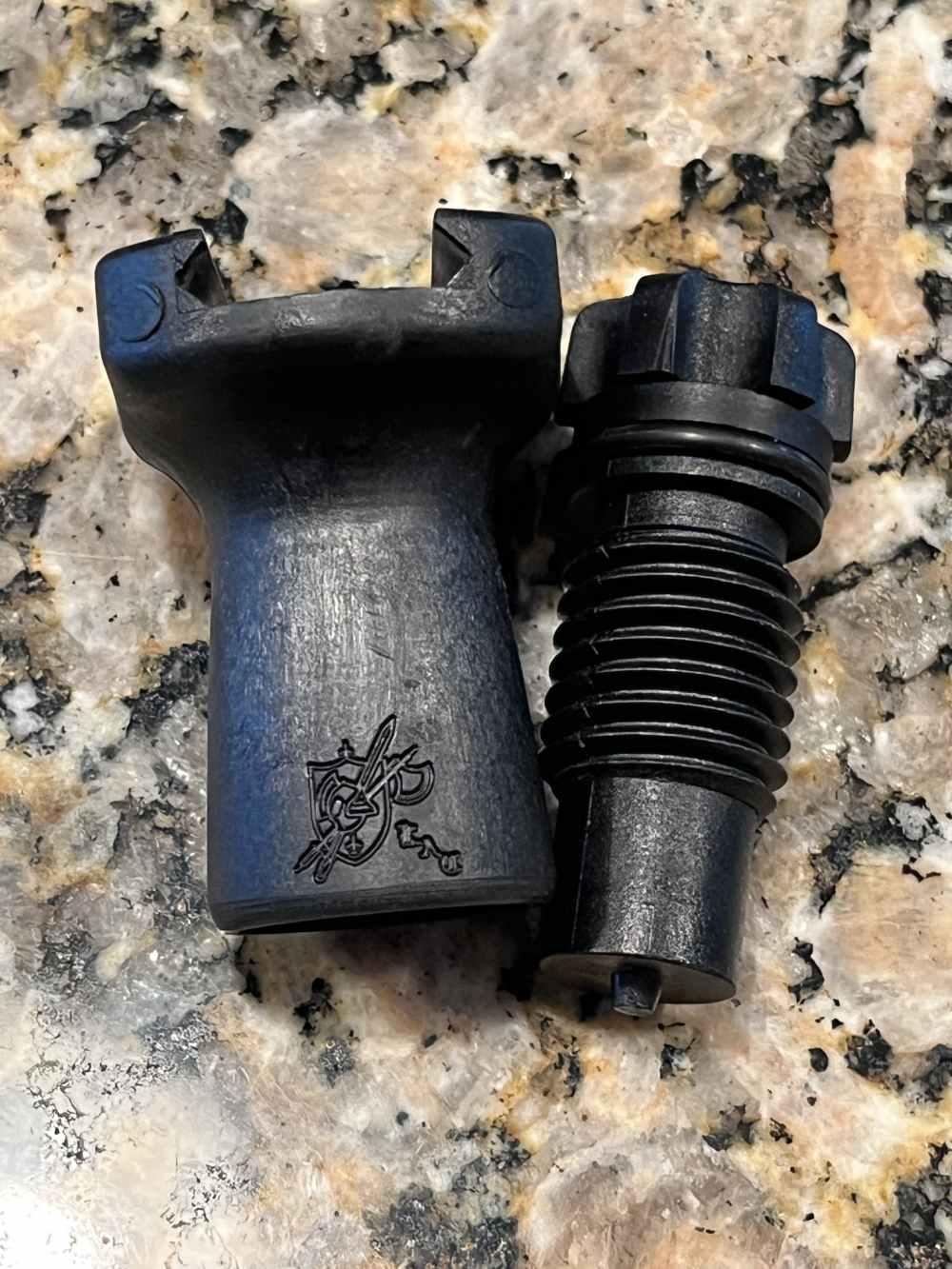 KAC 1913 Super Stubby Broomstick Handstop -img-0