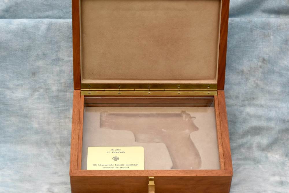 RARE SWISS Sig Sauer Jubilee JP226 125th Anniversary 9mm -img-25