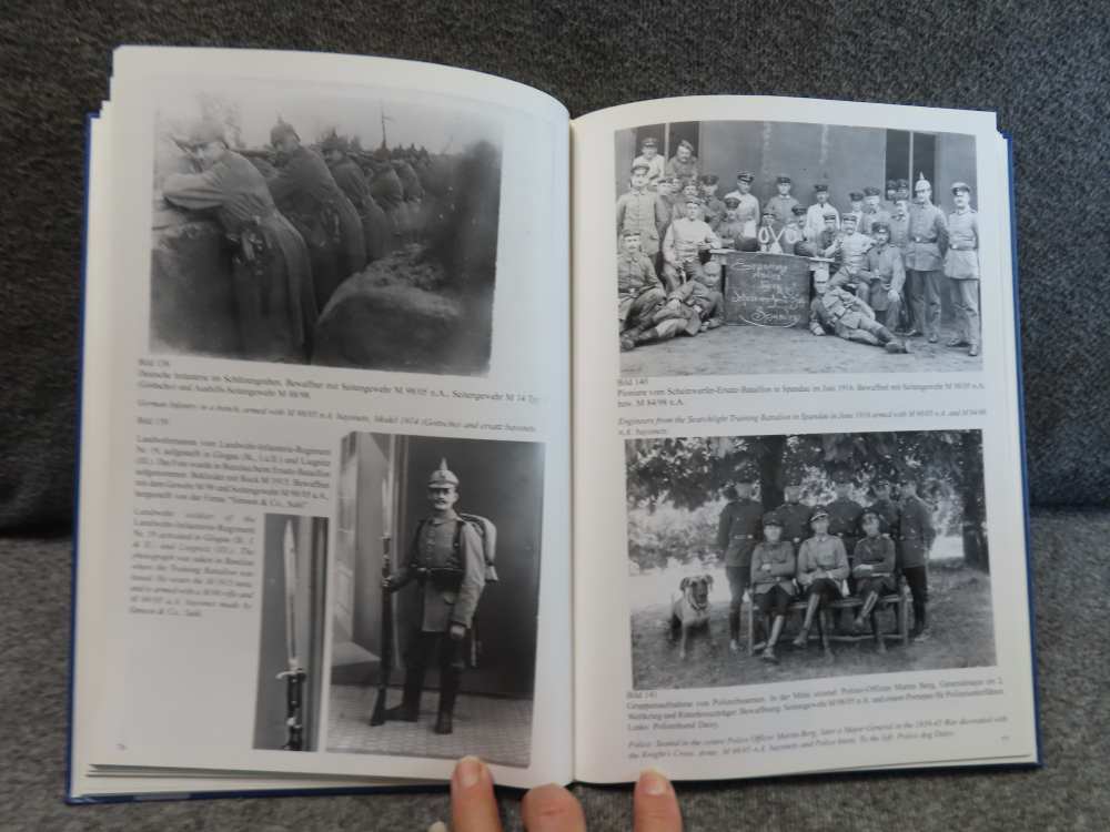 GERMAN UNIFORMS AND BAYONETS 1841-1945-676 PHOTOS OF SOLDIERS W/BAYONETS-img-7