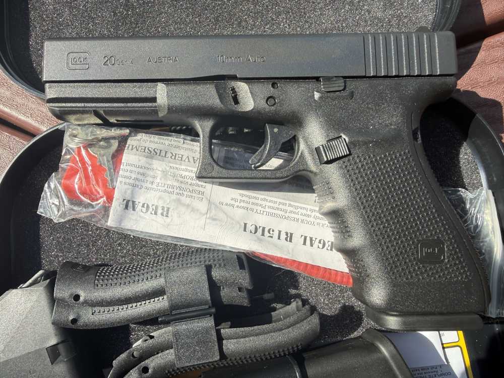 Glock20 Gen4 3mags never fired (my closet queen)-img-0