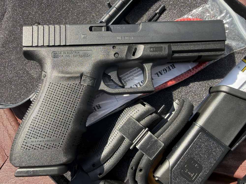 Glock20 Gen4 3mags never fired (my closet queen)-img-1