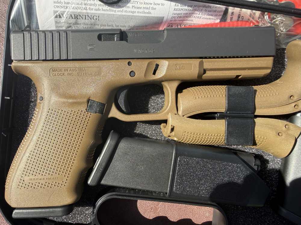 Glock 20 Gen4 3mags never fired (my closet queen)-img-1
