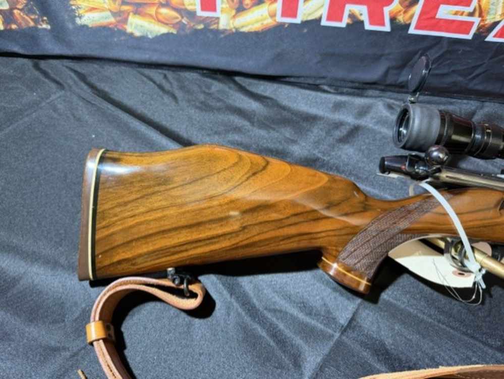 Weatherby Mark V Varmintmaster .22-250 1980 gorgeous wood stock -img-1