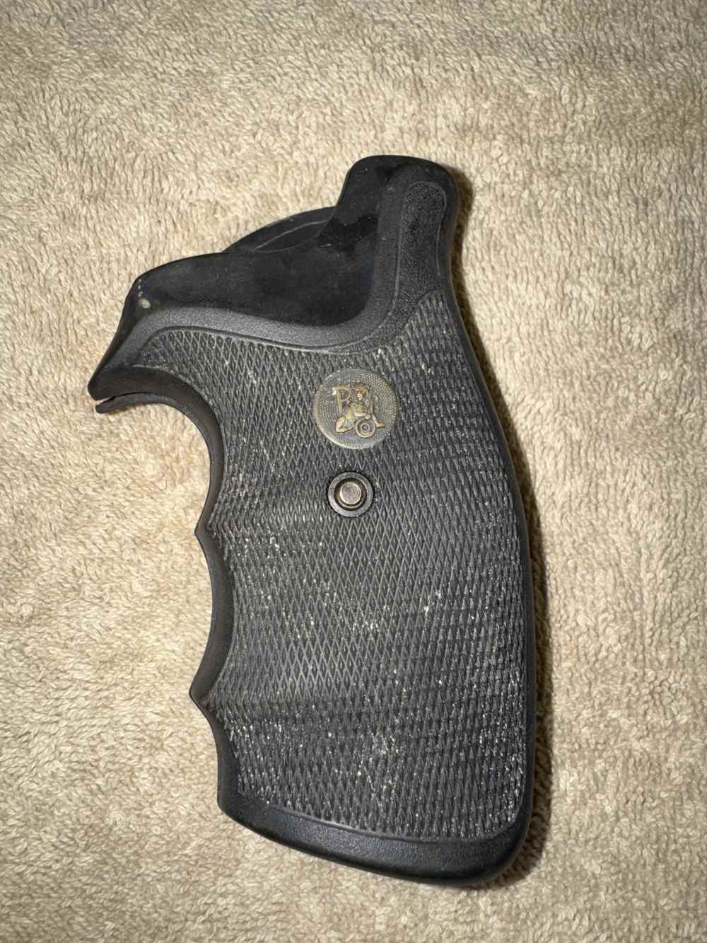 Pachmayr Gripper S&W K L Frame Round Butt Rubber Grips Finger Grooves 03266-img-0
