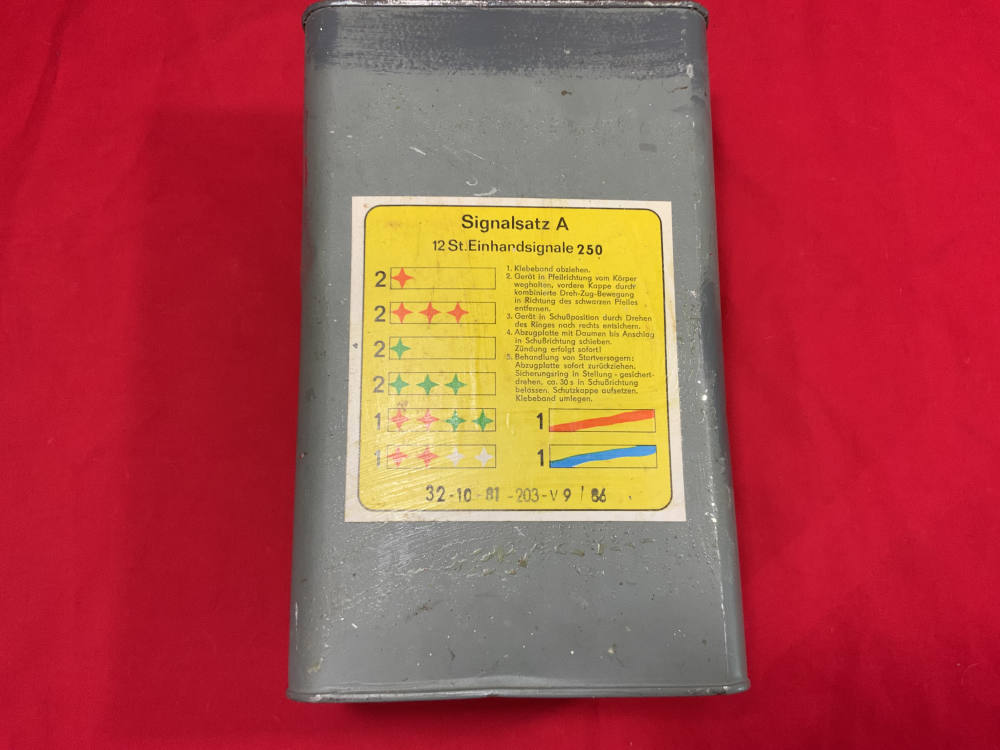 12 East German Rocket Assisted Flares in Sealed Can-img-0