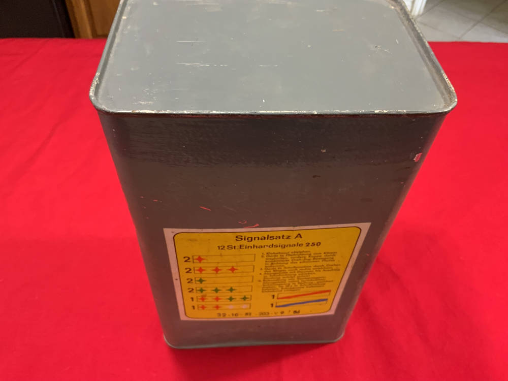 12 East German Rocket Assisted Flares in Sealed Can-img-2