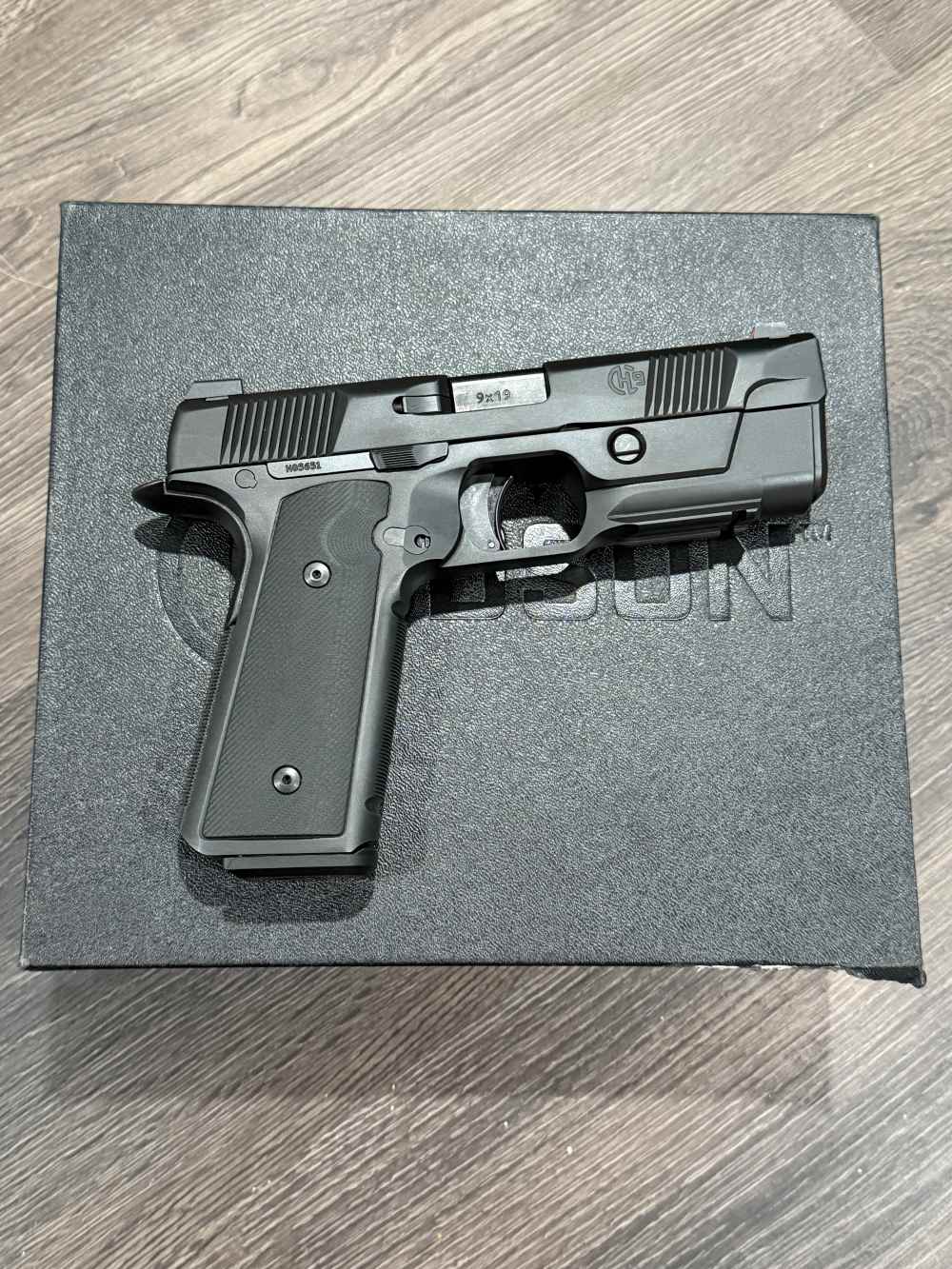 Rare Hudson H9 SKU H9-100-0001 9mm with box and 3 mags-img-4