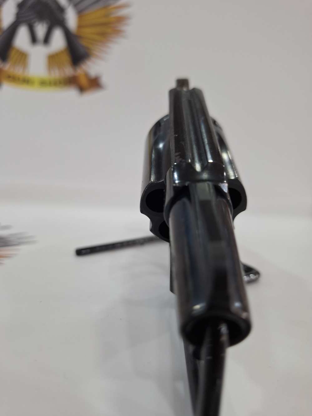 Smith & Wesson Mod 36-7 Cal. 38SPL  excellent condition "DISCONTINUED" -img-13
