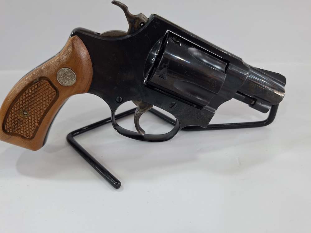 Smith & Wesson Mod 36-7 Cal. 38SPL  excellent condition "DISCONTINUED" -img-2