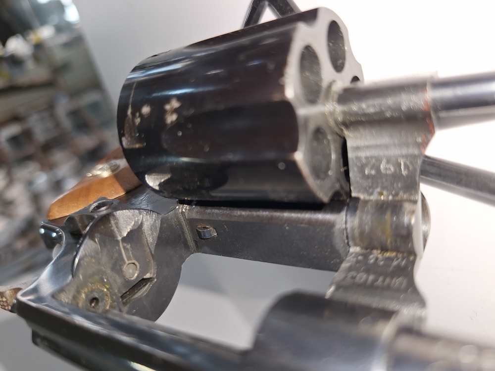 Smith & Wesson Mod 36-7 Cal. 38SPL  excellent condition "DISCONTINUED" -img-16