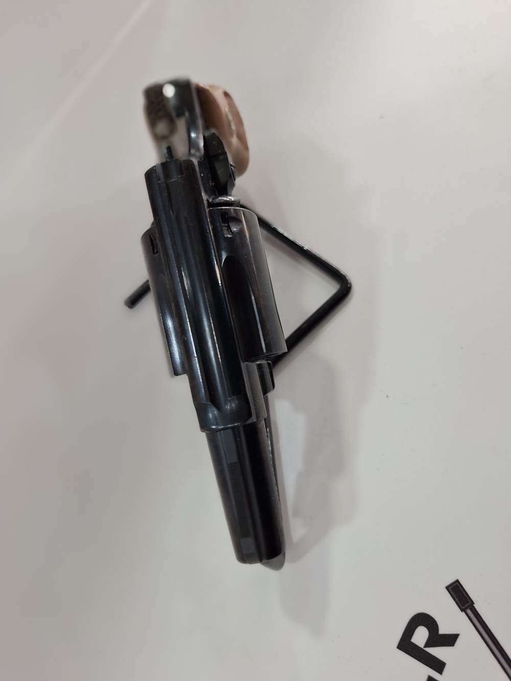 Smith & Wesson Mod 36-7 Cal. 38SPL  excellent condition "DISCONTINUED" -img-10