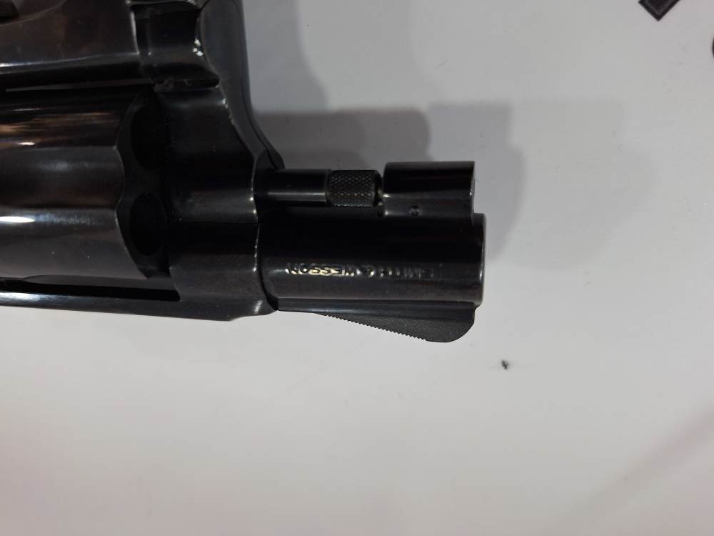 Smith & Wesson Mod 36-7 Cal. 38SPL  excellent condition "DISCONTINUED" -img-5
