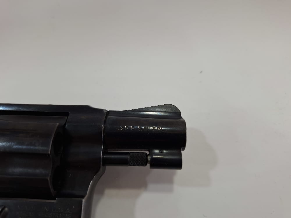 Smith & Wesson Mod 36-7 Cal. 38SPL  excellent condition "DISCONTINUED" -img-3