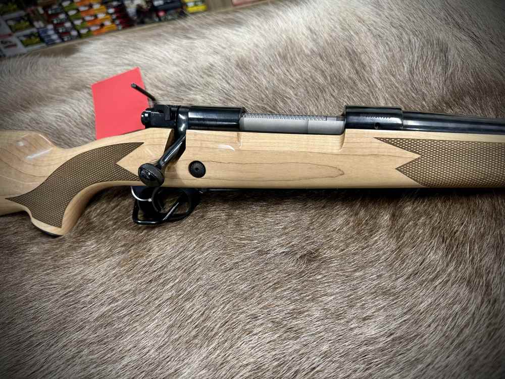 Winchester model 70 Super Grade Maple 7mm mag-img-2