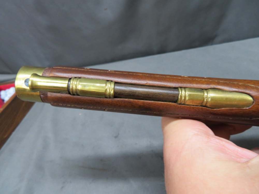 CASED PAIR OF PEDERSOLI REPRODUCTION KENTUCKY STYLE .44 PERCUSSION PISTOLS-img-29
