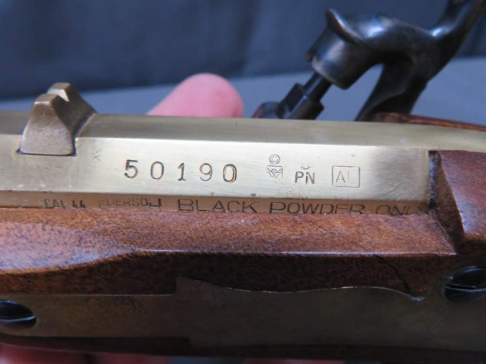 CASED PAIR OF PEDERSOLI REPRODUCTION KENTUCKY STYLE .44 PERCUSSION PISTOLS-img-24