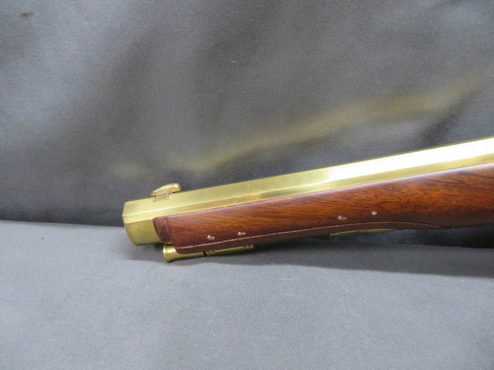 CASED PAIR OF PEDERSOLI REPRODUCTION KENTUCKY STYLE .44 PERCUSSION PISTOLS-img-18